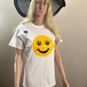 Custom Tee Shirt Smiley Face with Leaf Eyes. Size XL Adult New